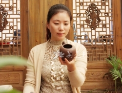 紫砂壶工艺师图片：朱雪娇 - 宜兴紫砂壶网