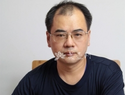 紫砂壶工艺师图片：华建中 - 宜兴紫砂壶网