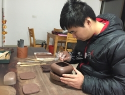 紫砂壶工艺师图片：匡子浩 - 宜兴紫砂壶网