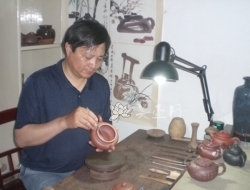 紫砂壶工艺师图片：徐益勤 - 宜兴紫砂壶网