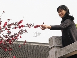 紫砂壶工艺师图片：王新妹 - 宜兴紫砂壶网