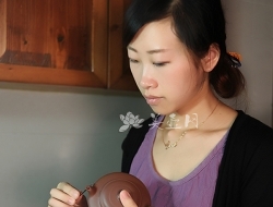 紫砂壶工艺师图片：强翼 - 宜兴紫砂壶网