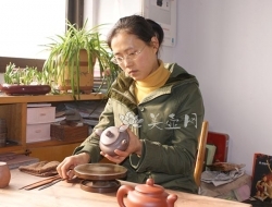紫砂壶工艺师图片：何叶 - 宜兴紫砂壶网