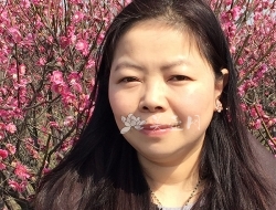 紫砂壶工艺师图片：华英 - 宜兴紫砂壶网