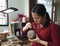 紫砂壶工艺师图片：朱炎卿 - 宜兴紫砂壶网