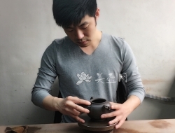 紫砂壶工艺师图片：张楠 - 宜兴紫砂壶网