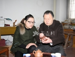 紫砂壶工艺师图片：储梦雅 - 宜兴紫砂壶网