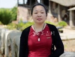 紫砂壶工艺师图片：高卫萍 - 宜兴紫砂壶网