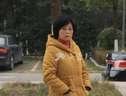 紫砂壶工艺师图片：方玉兰 - 宜兴紫砂壶网