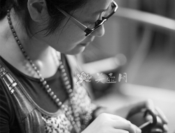 紫砂壶工艺师图片：赵一萍 - 宜兴紫砂壶网