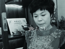 紫砂壶工艺师图片：吴芳 - 宜兴紫砂壶网