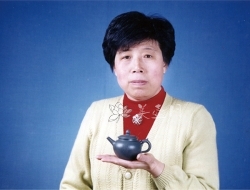 紫砂壶工艺师图片：王联芳 - 宜兴紫砂壶网