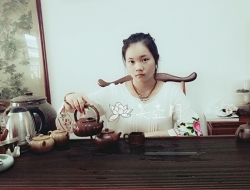 紫砂壶工艺师图片：樊瑜芳 - 宜兴紫砂壶网