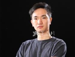 紫砂壶工艺师图片：韦伟 - 宜兴紫砂壶网