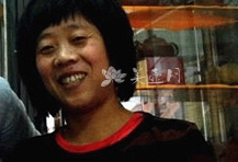 紫砂壶工艺师图片：周华芳 - 宜兴紫砂壶网