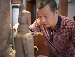 紫砂壶工艺师图片：高俊 - 宜兴紫砂壶网