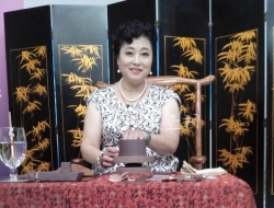 紫砂壶工艺师图片：陈红梅 - 宜兴紫砂壶网