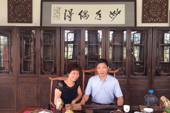 紫砂壶图片：与吴开浒大师合影 - 宜兴紫砂壶网
