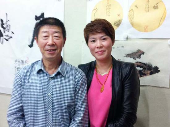 紫砂壶图片：与江建翔（江苏省陶瓷艺术大师）合影 - 宜兴紫砂壶网