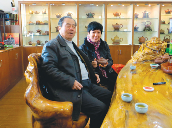 紫砂壶图片：与国家轻工联合会副会长、中国工艺美术理事长杨自鹏探讨壶艺 - 宜兴紫砂壶网