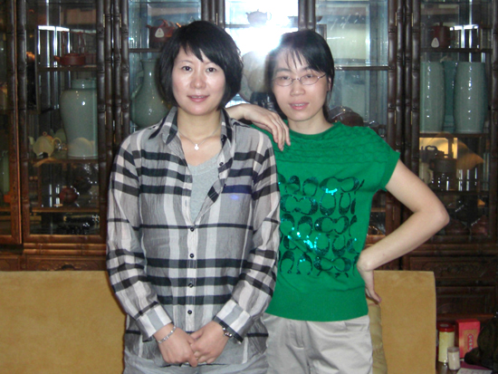 紫砂壶图片：与乒乓球世界冠军合影 - 宜兴紫砂壶网