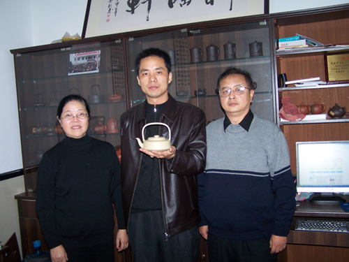 紫砂壶图片：与著名收藏家合影 - 宜兴紫砂壶网