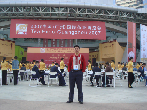 紫砂壶图片：应邀广东壶展留影 - 宜兴紫砂壶网