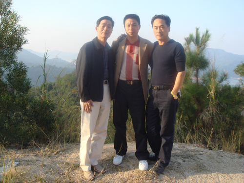紫砂壶图片：与广东古董紫砂收藏家郑总和蔡总合影 - 宜兴紫砂壶网