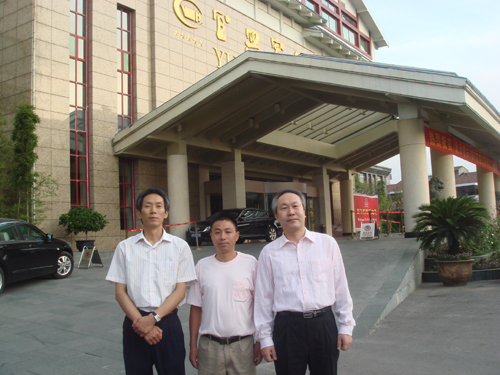 紫砂壶图片：与韩国朴先生、徐先生合影 - 宜兴紫砂壶网