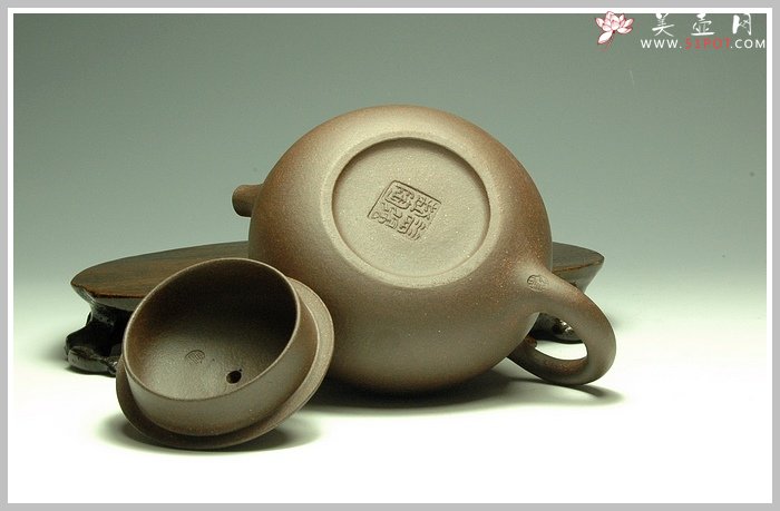 紫砂壶图片：黑星砂西施 - 宜兴紫砂壶网