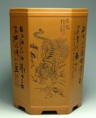 紫砂壶图片：钟馗威虎笔筒 - 宜兴紫砂壶网