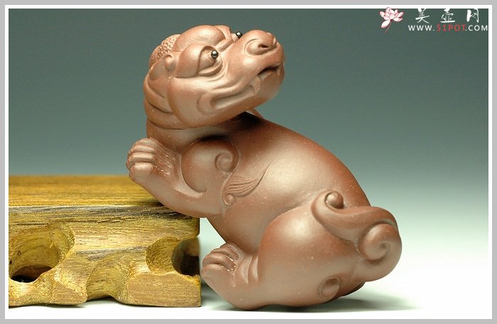 紫砂壶图片：回头貔貅 - 宜兴紫砂壶网