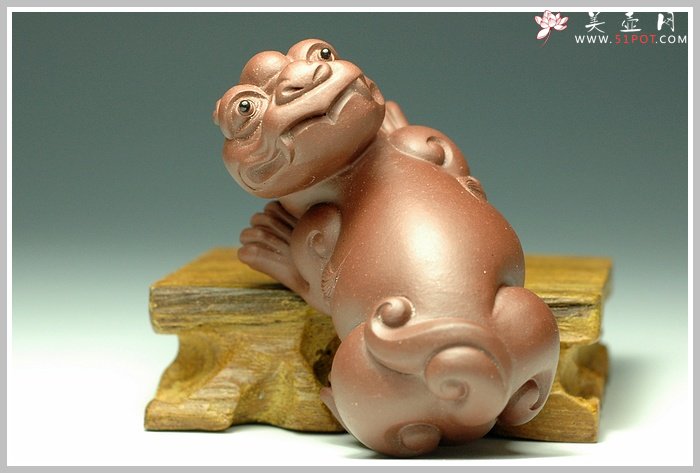 紫砂壶图片：回头貔貅 - 宜兴紫砂壶网