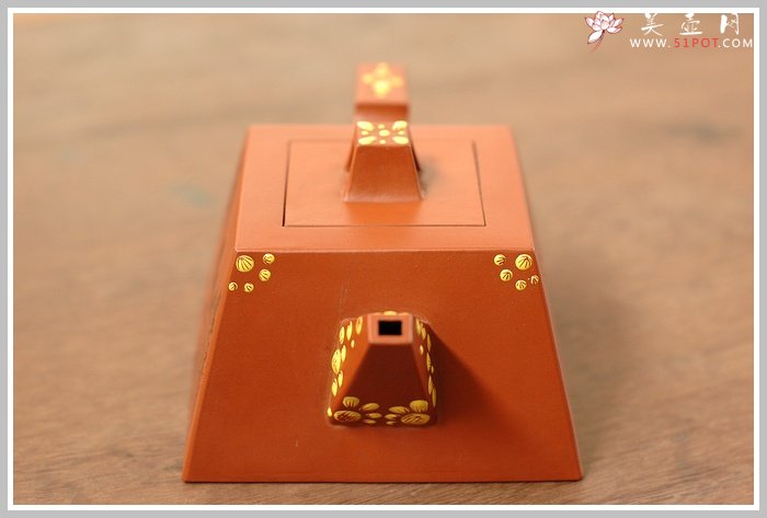 紫砂壶图片：精品点彩升方 谭泉海刻绘 - 宜兴紫砂壶网