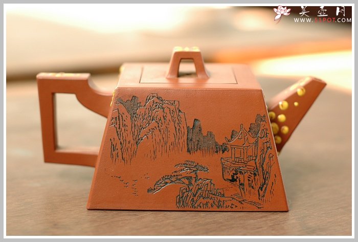 紫砂壶图片：精品点彩升方 谭泉海刻绘 - 宜兴紫砂壶网