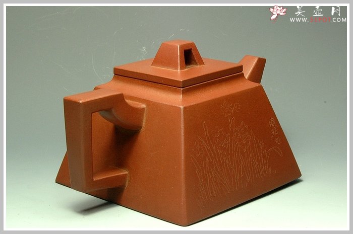 紫砂壶图片：全手压盖四方 - 宜兴紫砂壶网