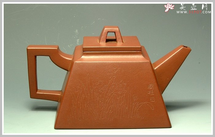 紫砂壶图片：全手压盖四方 - 宜兴紫砂壶网
