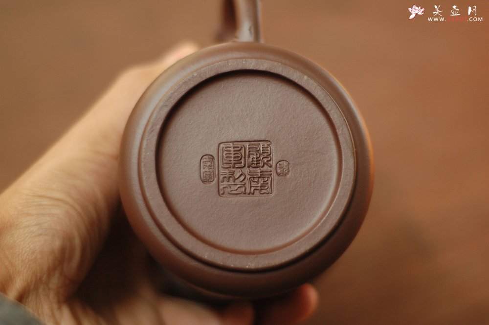 紫砂壶图片：梅花杯 高档盖杯 - 宜兴紫砂壶网