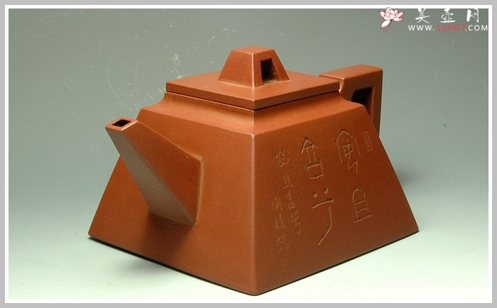 紫砂壶图片：全手压盖四方 - 宜兴紫砂壶网