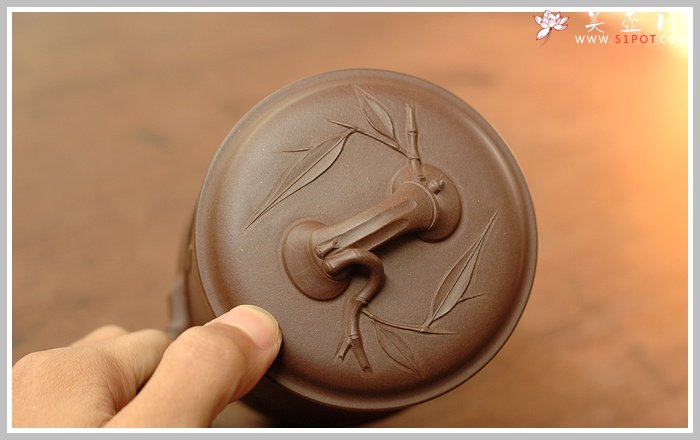 紫砂壶图片：李霞作品 父李昌鸿装饰 - 宜兴紫砂壶网