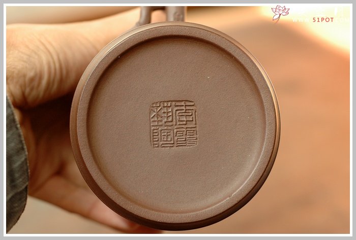 紫砂壶图片：李霞作品 父李昌鸿装饰 - 宜兴紫砂壶网