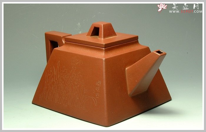 紫砂壶图片：全手压盖四方 - 宜兴紫砂壶网