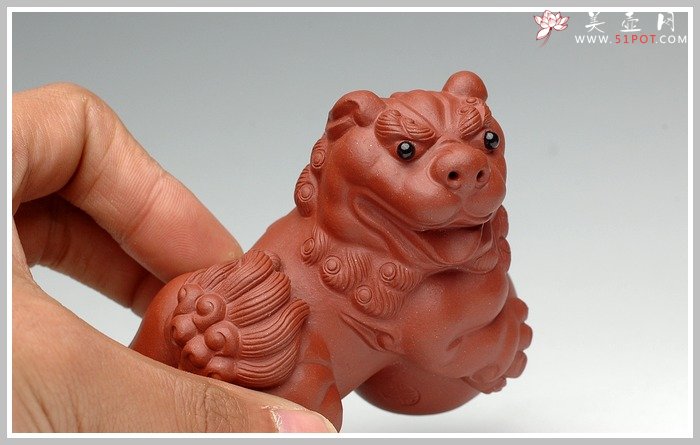 紫砂壶图片：一对送福的小狮子 - 宜兴紫砂壶网