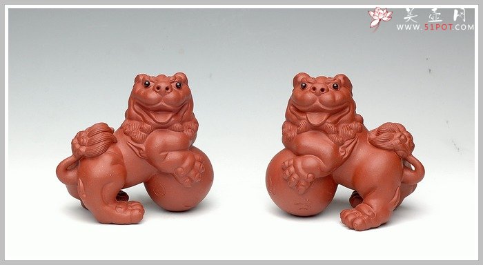 紫砂壶图片：一对送福的小狮子 - 宜兴紫砂壶网