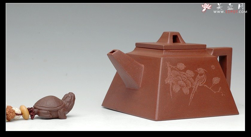 紫砂壶图片：全手压盖四方-雅致小方 - 宜兴紫砂壶网