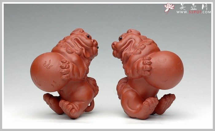 紫砂壶图片：一对送福的小狮子 - 宜兴紫砂壶网