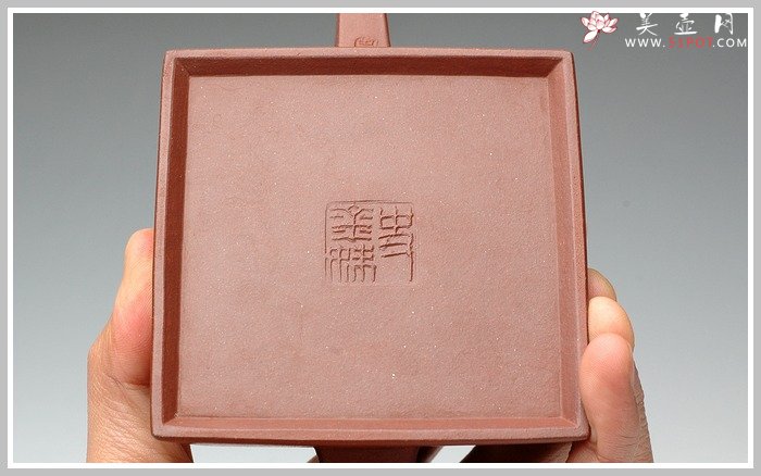 紫砂壶图片：全手压盖四方-雅致小方 - 宜兴紫砂壶网