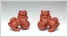 紫砂壶图片：一对送福的小狮子 - 宜兴紫砂壶网
