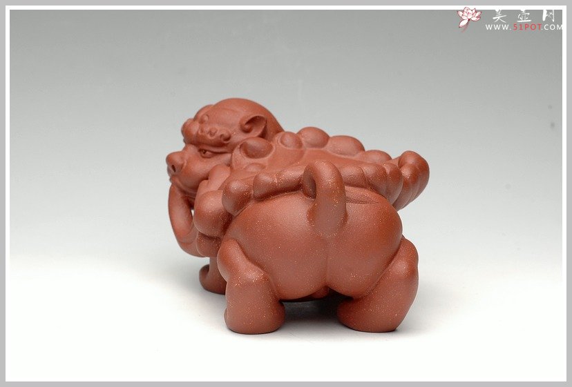 紫砂壶图片：一团和气 狻猊壶托 - 宜兴紫砂壶网