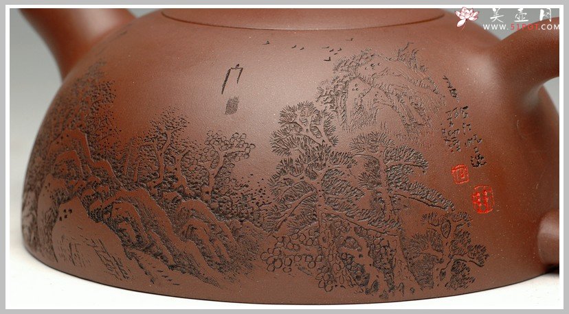 紫砂壶图片：李彦雄老师刻绘山水精品 紫泥半月 - 宜兴紫砂壶网